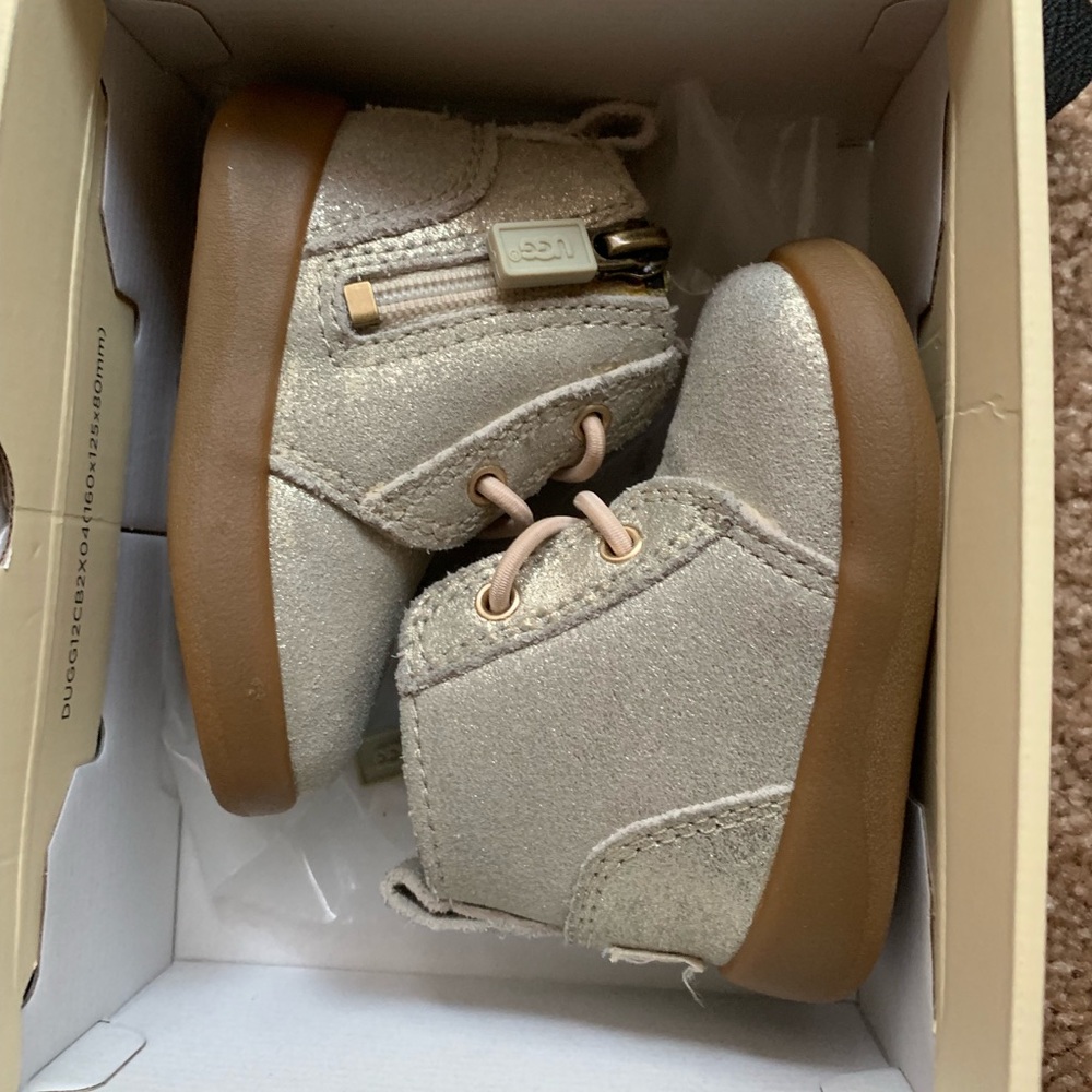 Baby ugg